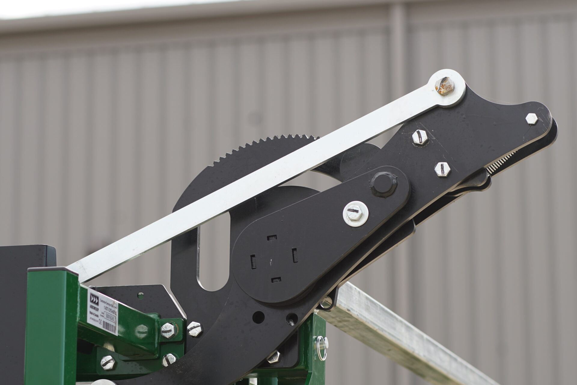 Close-up of the all-new ratchet lock on the Arrowlock 75 Series Cattle Chute