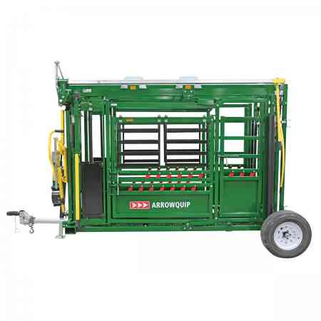 Q-Catch 87 Series cattle chute with trailer kit side from the side