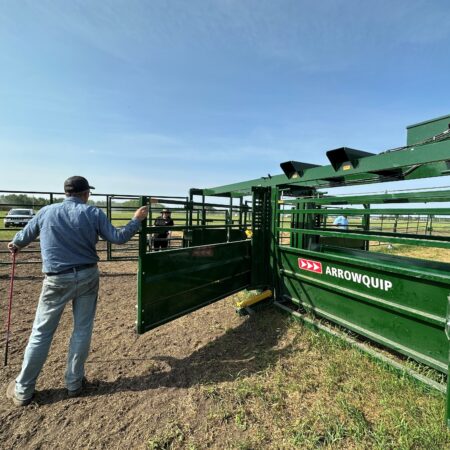 Heeler 87C Portable Cattle Corral BudBox and Alley