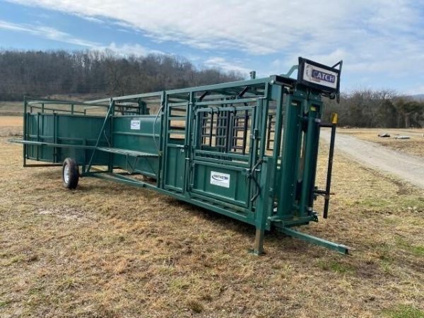 Arrowquip chute maintained high value after 10+ years of working cattle when sold at auction