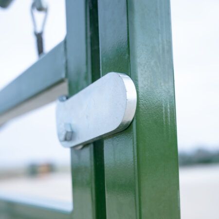 Safety latches on the Easy Flow Elite Alley