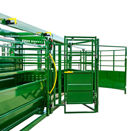 View towards the tub from the alley of Arrowlock 88 portable cattle handling system