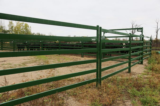 Cattle yard system with heavy duty high-pressure cattle corral panels