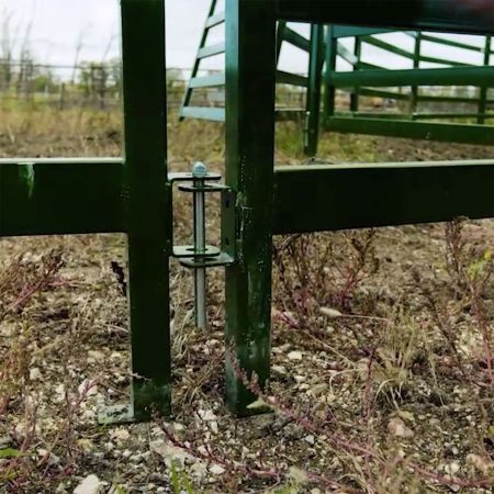 High-pressure cattle panel connections with heavy-duty panel pin
