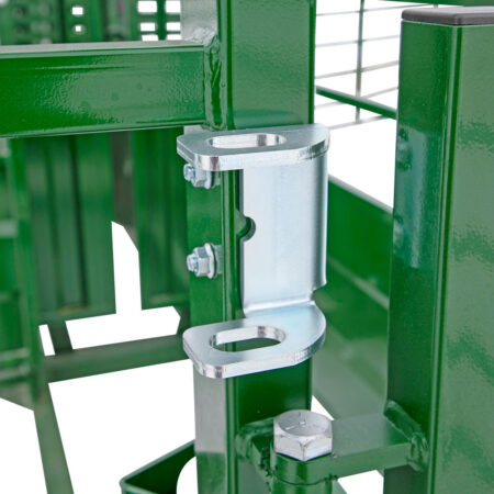 Heeler 87C Manual Portable Corral panel clip insert close up