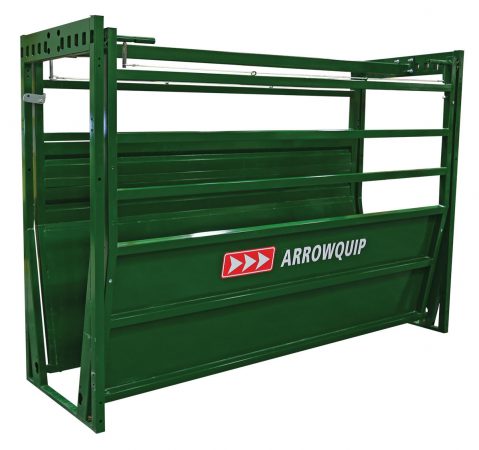 Easy Flow adjustable cattle alley with two blinders on one side