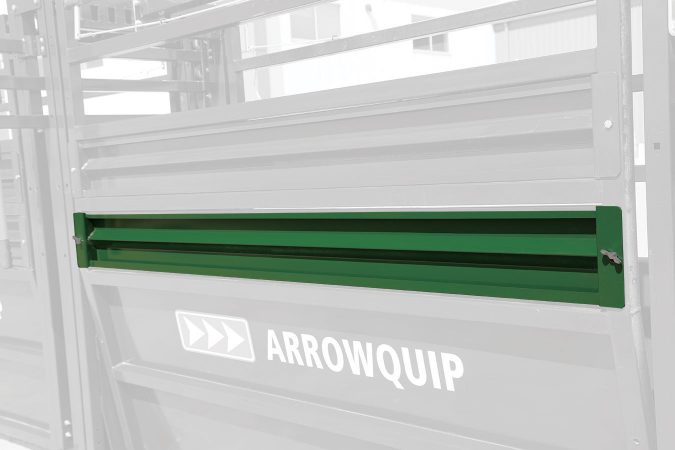 Removable blinders on the Easy Flow adjustable cattle alley